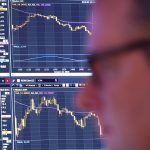 Újra 30 ezer forint felett járt az OTP, tovább emelkedtek a tőzsdék