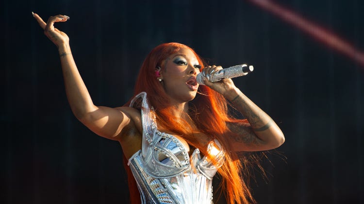 Summer Walker Jokes She’s Been Working “Like A Slave,” Urges Fans To Buy ‘Finally Over It’