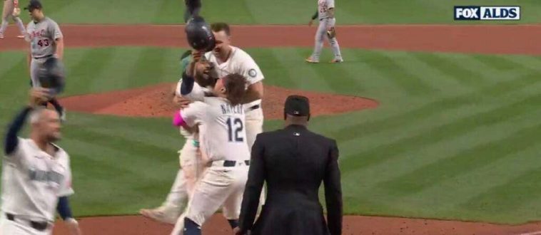 Crazy game: Mariners win and face Blue Jays on Sunday