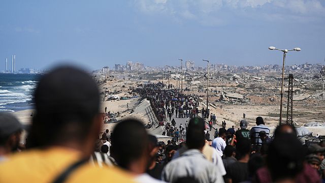 Tens of thousands of Palestinians return to devastated northern Gaza amid ceasefire