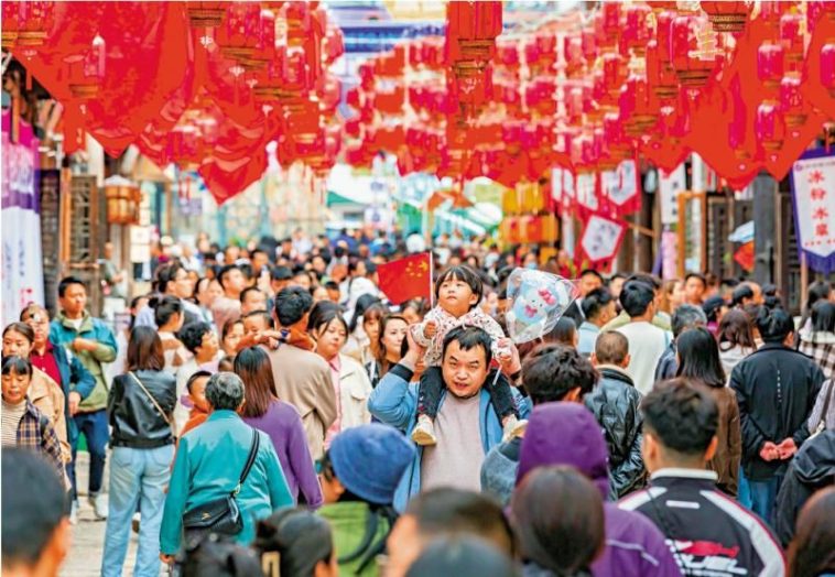 China’s Mega Holiday: Record Travel but Tighter Wallets