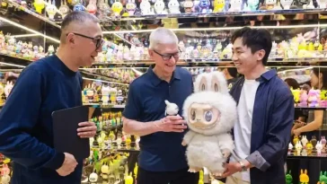 Apple CEO Tim Cook Visits China: Receives Custom LABUBU Doll and Hosts First Livestream Sales Event