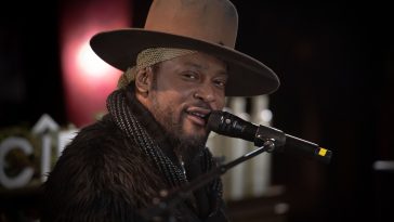 D’Angelo, Groundbreaking R&B Artist, Dies at 51