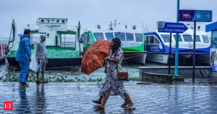 Heavy rains lash parts of Kerala, IMD issues alert