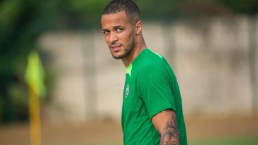 Photo: Super Eagles captain Troost-Ekong flaunts gold-plated iPhone 17 bought for a crazy price