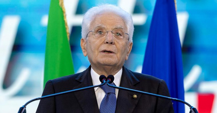 Mattarella: «Troppi squilibri nelle retribuzioni. Salari reali bassi, robusti premi ai dirigenti»