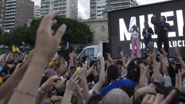 Milei cerrará la campaña en Rosario: apoyo a Pellegrini y arenga libertaria en el parque España