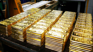 ‎Gold tumbles 6%, closes near $4,100