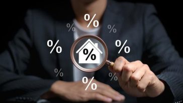 Izračun: Mojca lovi ‘zadnji’ vlak za refinanciranje posojila. Prihrani lahko 80 tisočakov