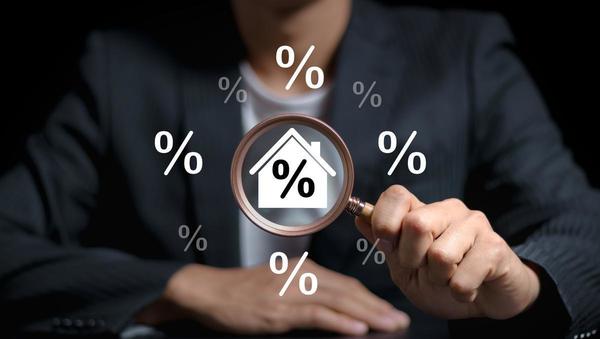 Izračun: Mojca lovi ‘zadnji’ vlak za refinanciranje posojila. Prihrani lahko 80 tisočakov