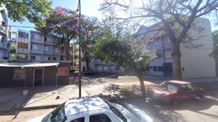 Un hombre fue acribillado a plena luz del día en el Fonavi de Rouillón y Seguí: hay dos detenidos