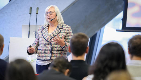 Kupci ne čakajo več: digitalna izkušnja je nova valuta zaupanja