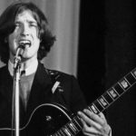 “So Dave, how do I slash the amp?”: Dave Davies shows you the proper way to slash an amp to achieve his Kinks tone