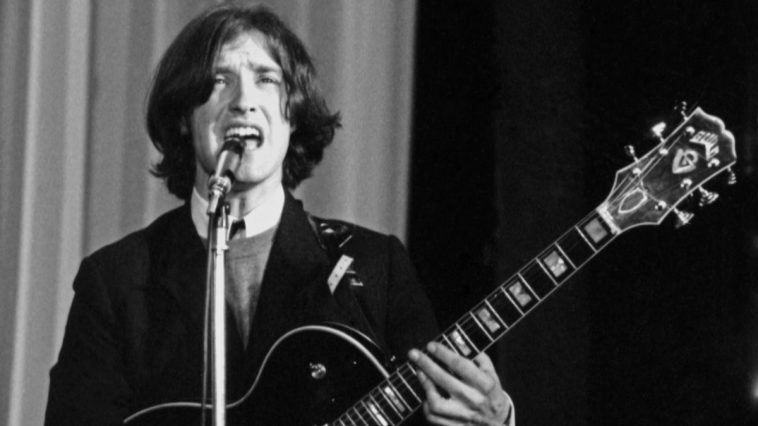 “So Dave, how do I slash the amp?”: Dave Davies shows you the proper way to slash an amp to achieve his Kinks tone