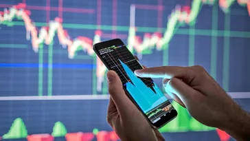 Private credit begins sacrificing secrecy to draw in retail cash