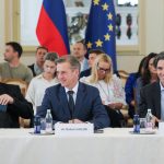 Vlada interventno rešuje svoj neizvedljivi zakon o dolgotrajni oskrbi – kaj popravljajo?