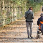 Badanti e baby sitter, firmato il rinnovo del contratto: aumenti pari a 100 euro