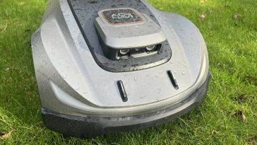 Robotic lawnmower uses AI to dodge cats, toys