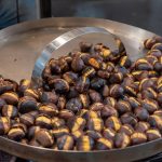 Perché le castagne costano di meno nell’autunno 2025 e quando conviene comprarle