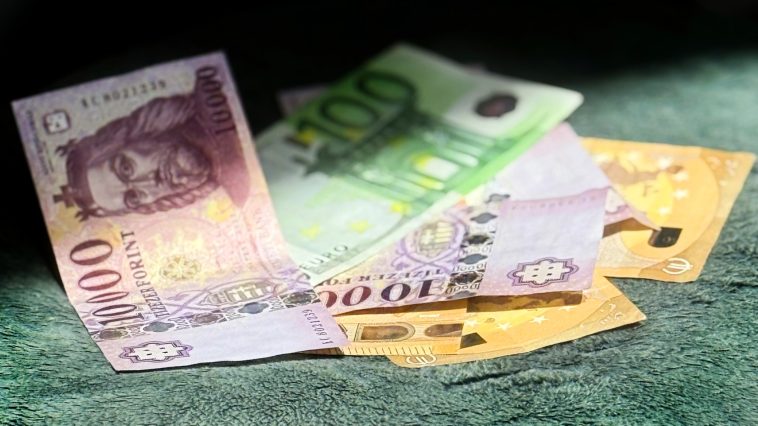 Csúcstámadás után visszavonulóban a forint