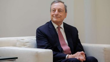 Draghi, defensor de la inversión privada europea en un foro con Reynés (Naturgy) y Alberto Nadal (PP)