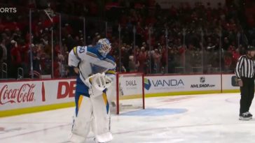 900th Ovechkin goal: Jordan Binnington runs away with the puck