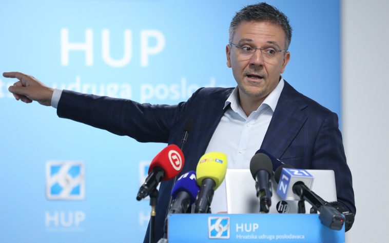 Manje djece u školama, više nastavnika – a rezultati sve porazniji