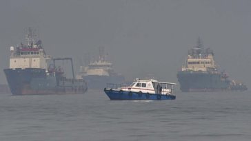 Boat from Myanmar with hundreds of migrants capsizes off Malaysia; 1 body found, 10 rescued