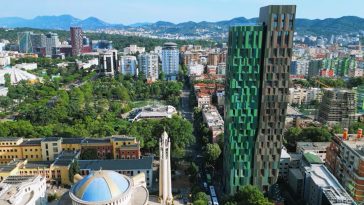 Od bunkera do nebodera: Tirana danas izgleda neprepoznatljivo