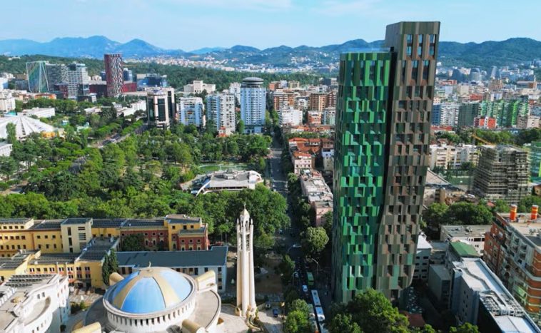 Od bunkera do nebodera: Tirana danas izgleda neprepoznatljivo