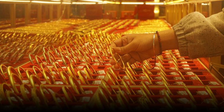 Chinese Gold Retailers Close Stores Amid High Market Prices