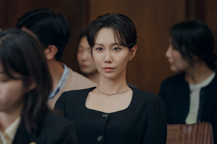 Lee Yoo Young Transforms Into The Successor To A Top Law Firm In New Drama “Pro Bono”