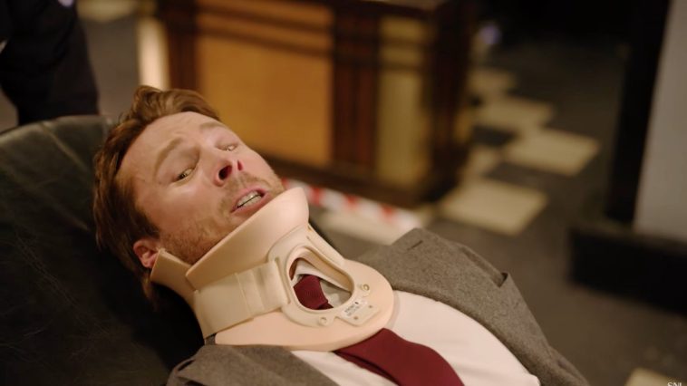 Glen Powell Breaks His Neck in ‘SNL’ Promo Parodying Christopher Walken | Video