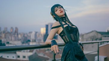 Shirogane-sama Showcases Her Cosplay Range