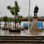 Maltempo a Genova, tromba d’aria e fiumi in piena. Un muraglione crolla sulle auto. Allerta in Toscana