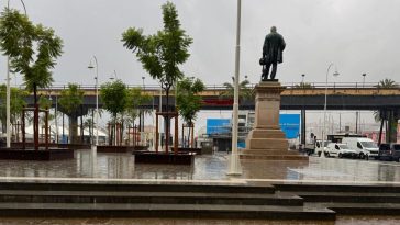 Maltempo a Genova, tromba d’aria e fiumi in piena. Un muraglione crolla sulle auto. Allerta in Toscana