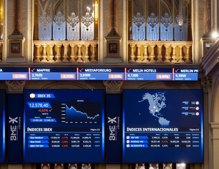 El IBEX 35 tropieza el 1,06% en el día grande de Solaria