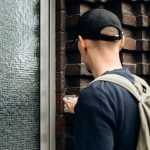 Manovra, ipotesi di accordo sugli affitti brevi: cedolare secca al 21% fino a tre appartamenti