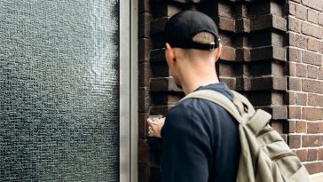 Manovra, ipotesi di accordo sugli affitti brevi: cedolare secca al 21% fino a tre appartamenti