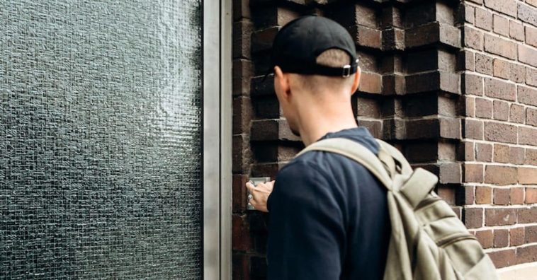 Manovra, ipotesi di accordo sugli affitti brevi: cedolare secca al 21% fino a tre appartamenti