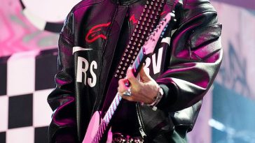 Singer, Machine Gun Kelly cracks bedroom joke at Las Vegas F1 as rumours grow heâs back with Megan Fox