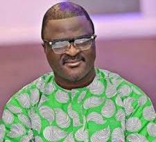 Fuji star Obesere reportedly attacked by thugs during burial ceremony in Ondo, band member stabbed