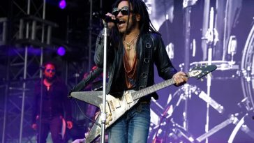 Lenny Kravitz Says Fan Ripped Out Dreadlocks During Brisbane Concert