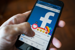 Meta krytykuje “nienormalne” żądania UE dotyczące Facebooka