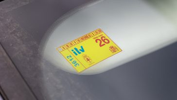 Can Goo Gone Remove Sticker Residue From Your Car’s Windshield?