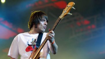 “You always get some guitar player stealing everyone’s thunder. Bass is mega-important – anyone who’s got an ounce of groove in them realises that”: How a hypnotic ‘Mani’ bassline propelled one of the Stone Roses’ finest moments