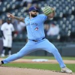 Alek Manoah leaves for Los Angeles