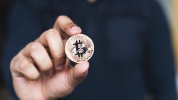 Bitcoin Active Addresses Slide As ETF Era Rewires Market Participation — Here’s Why