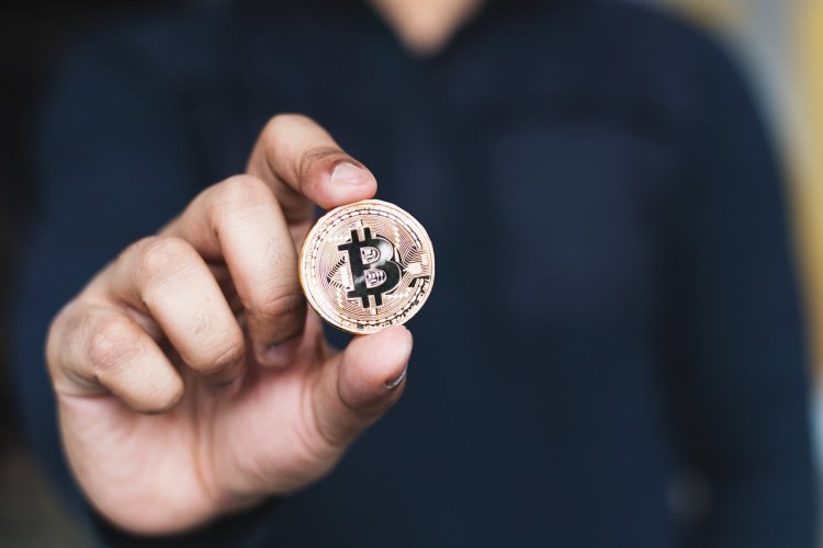 Bitcoin Active Addresses Slide As ETF Era Rewires Market Participation — Here’s Why