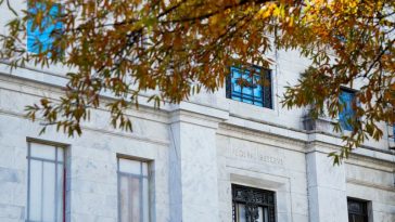 Analysis-Investors warm up for long spell of discordant Fed